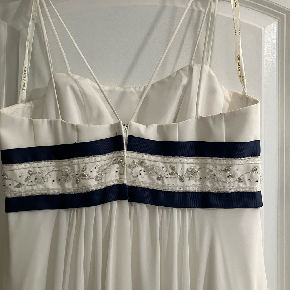 David’s Bridal wedding dress, size 14 W - Picture 5 of 6